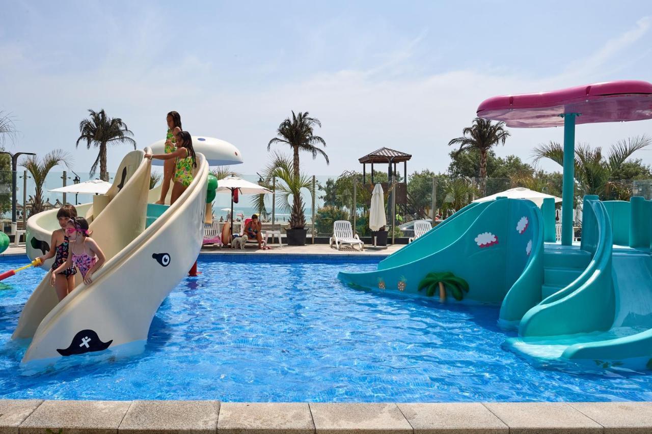 Nasty 24 Aparthotel Pool & Spa Mamaia Nord นาโวดาริ ภายนอก รูปภาพ